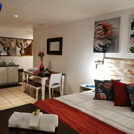 King Protea Self Catering Accommodation In Erasmuskloof, Pretoria East エクステリア 写真
